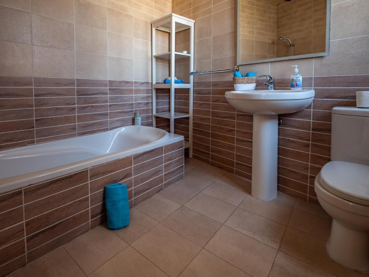 250 Yo Tal-Bambinu Boutique Farmhouse Xagħra Kültér fotó
